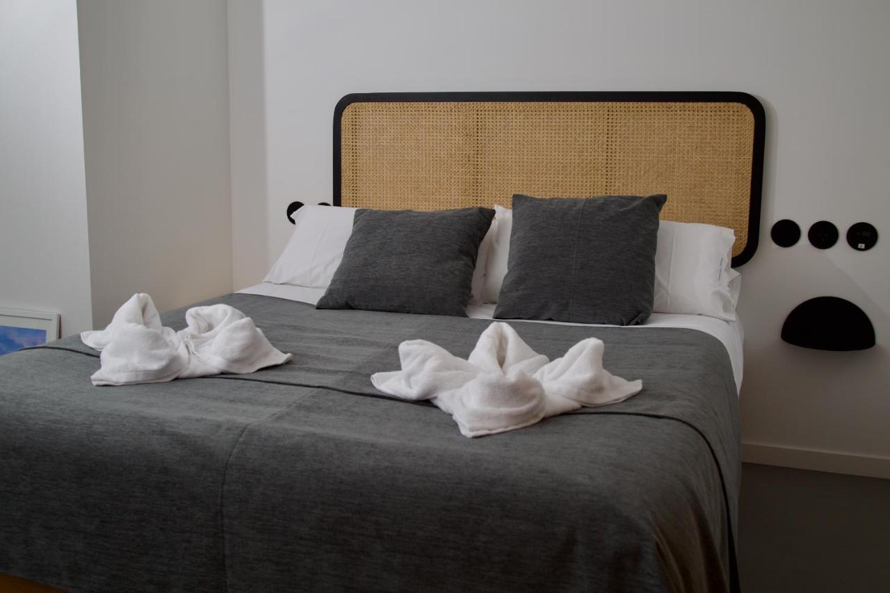 Suite 101 - 2 Bedroom Suite At Amando Perez Suites Ribadeo Bagian luar foto